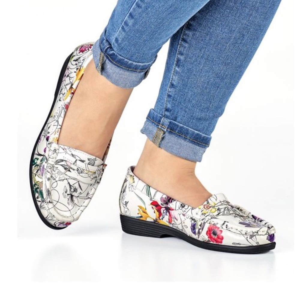 AmeriMark Beacon Bella Women's Loafers Leather Slip-On Flats with Arch Support